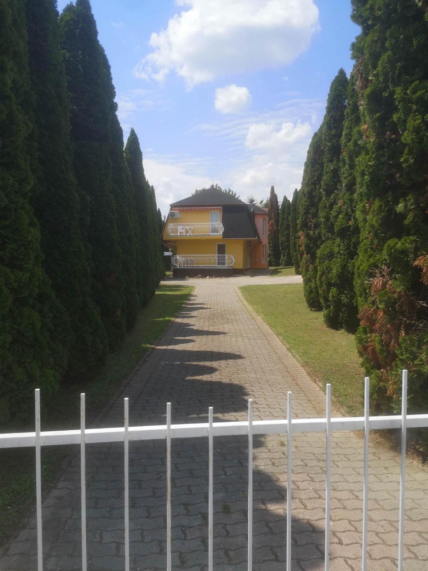 Berkenye Apartman Appartement Zalakaros Buitenkant foto